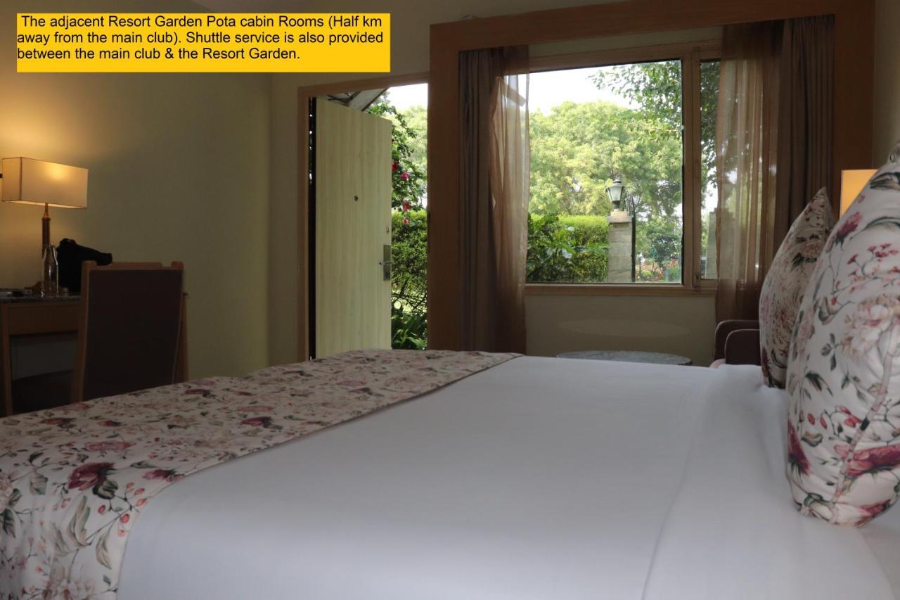 Best Western Resort Country Club Gurgaon Esterno foto