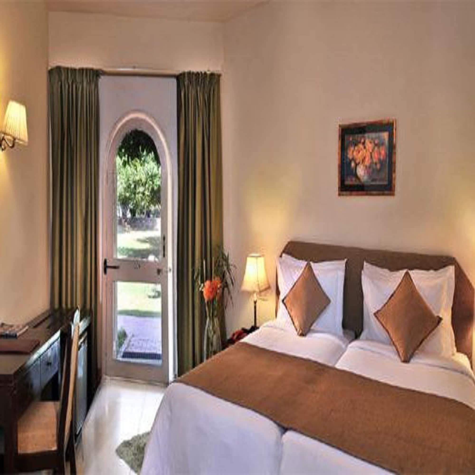 Best Western Resort Country Club Gurgaon Esterno foto