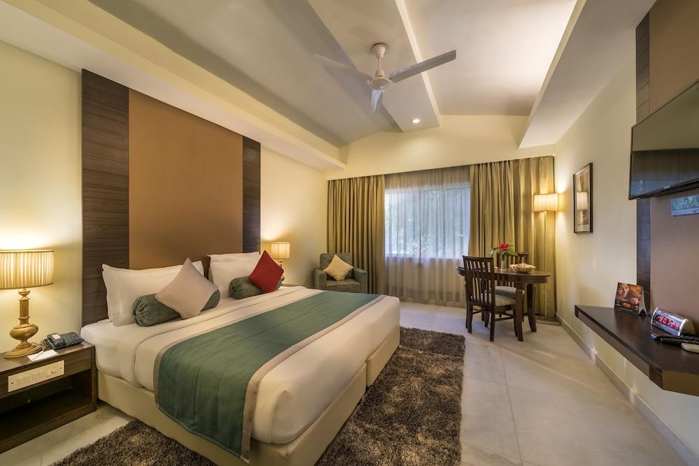 Best Western Resort Country Club Gurgaon Esterno foto
