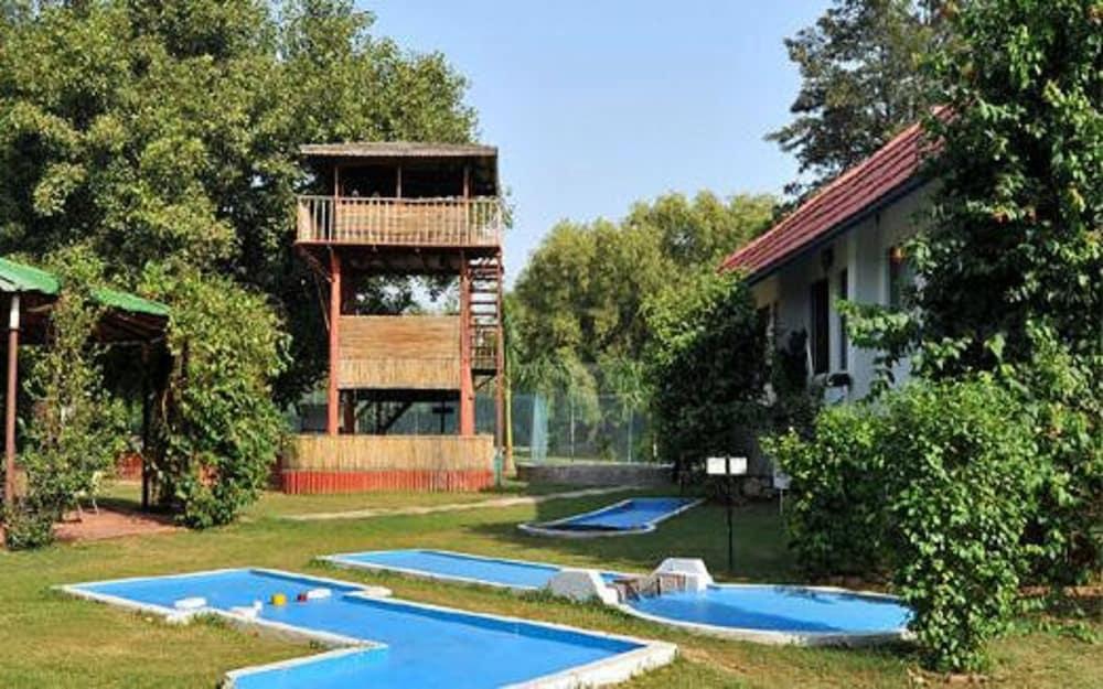 Best Western Resort Country Club Gurgaon Esterno foto