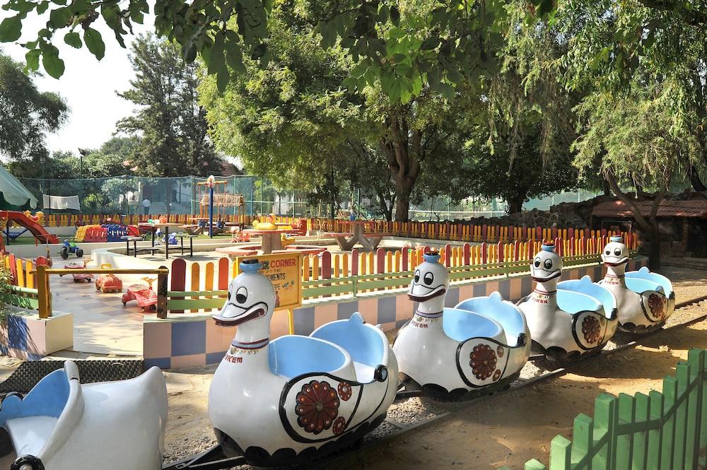 Best Western Resort Country Club Gurgaon Esterno foto