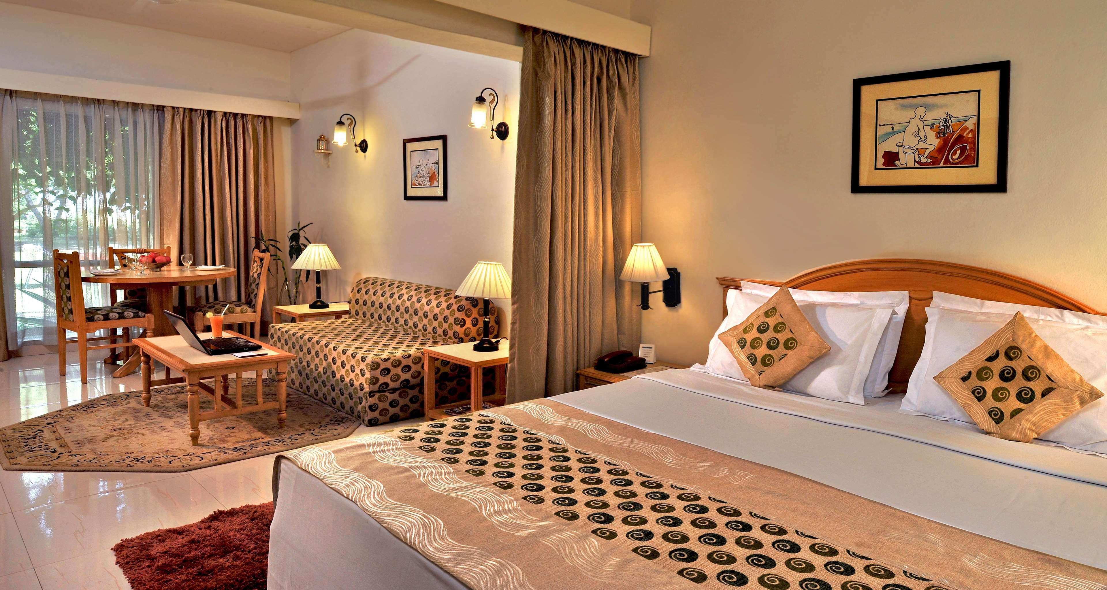Best Western Resort Country Club Gurgaon Esterno foto