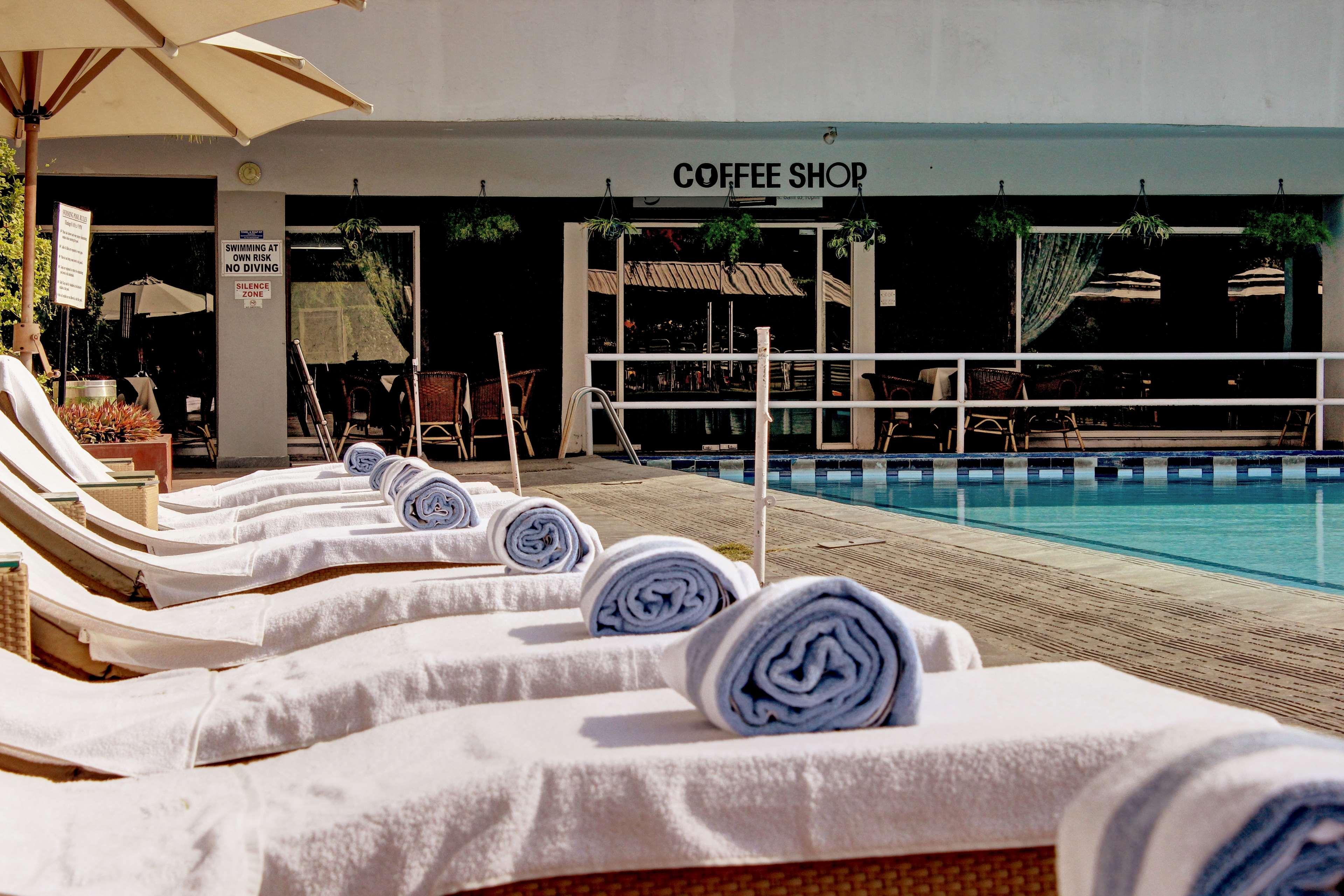 Best Western Resort Country Club Gurgaon Esterno foto