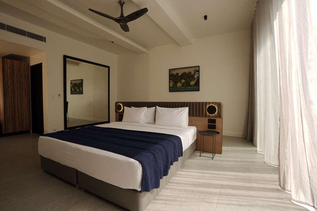 Best Western Resort Country Club Gurgaon Esterno foto
