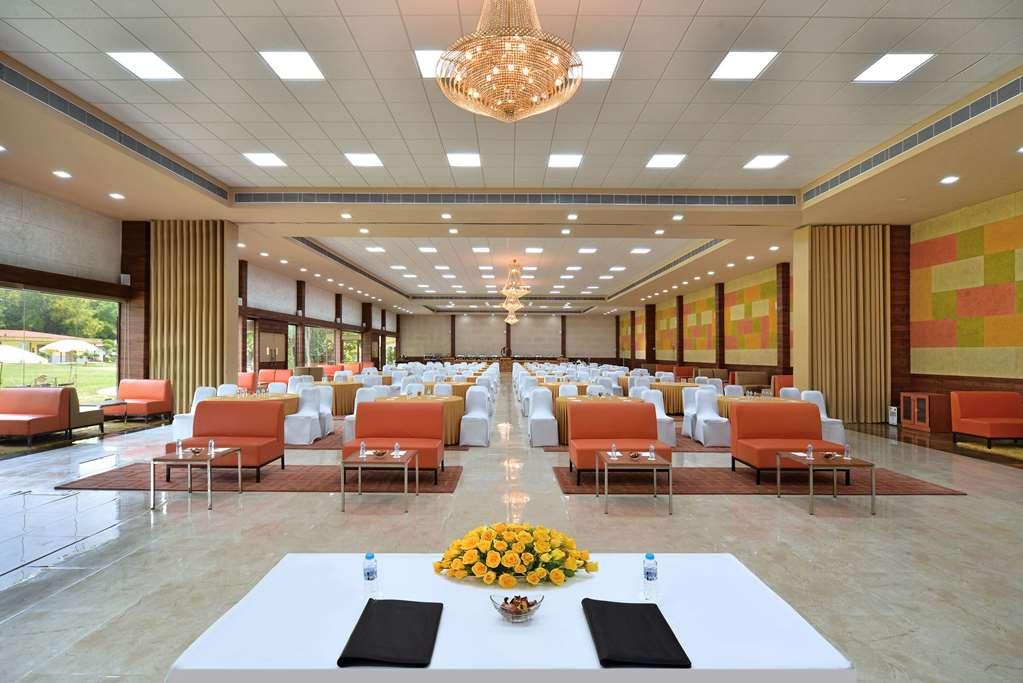 Best Western Resort Country Club Gurgaon Servizi foto