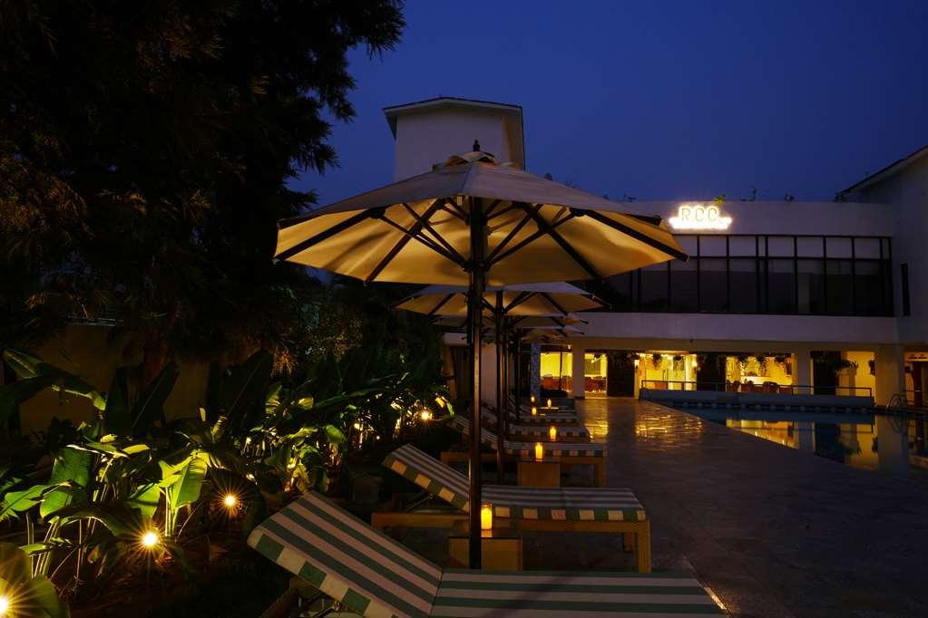 Best Western Resort Country Club Gurgaon Esterno foto