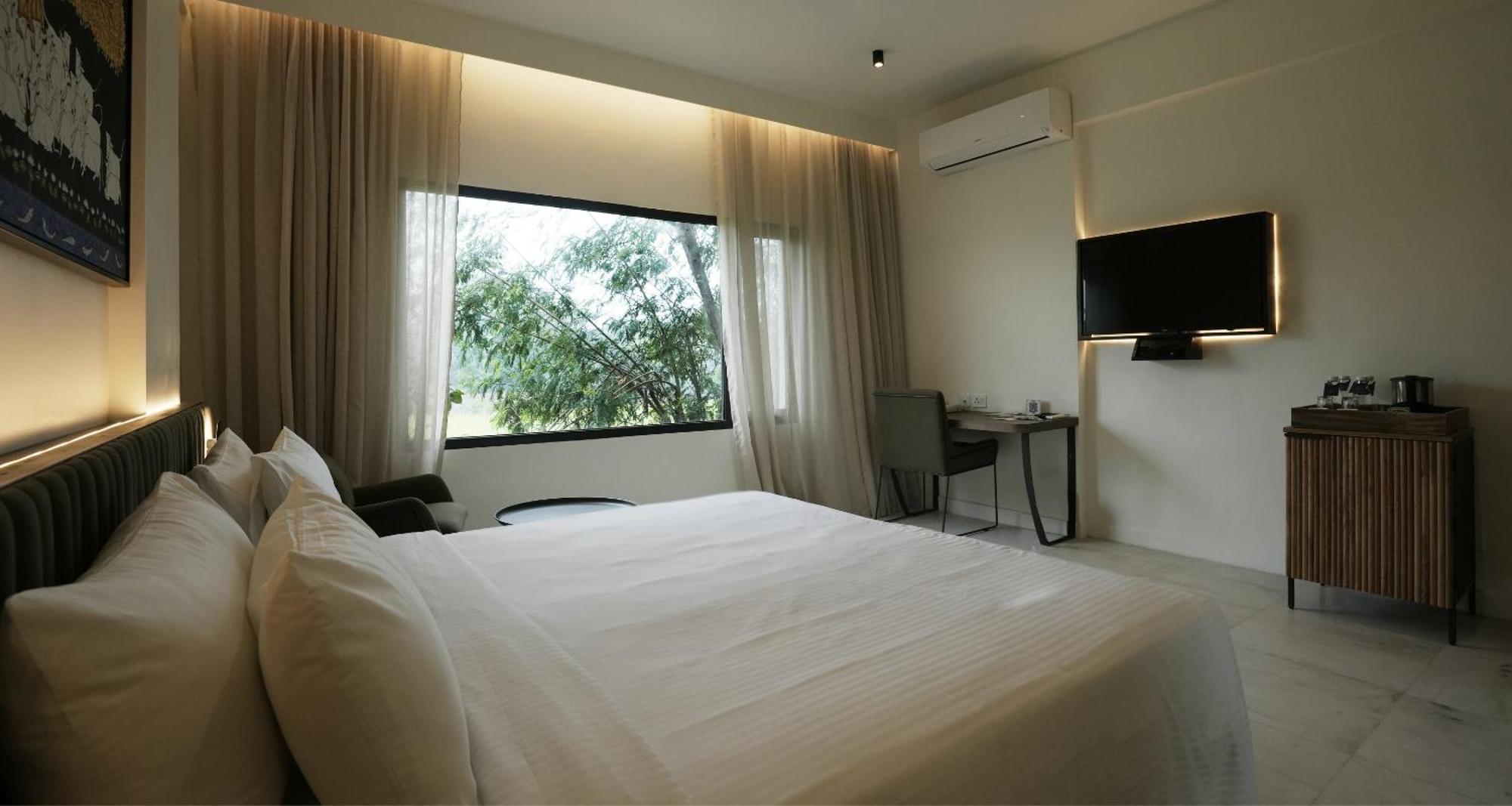 Best Western Resort Country Club Gurgaon Esterno foto